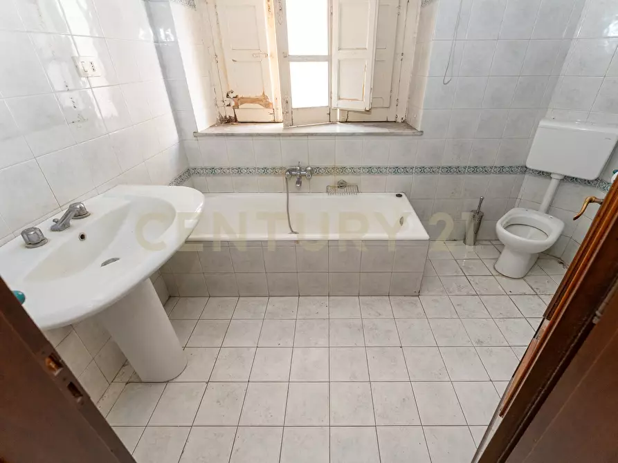 Immagine 26 di Pentalocale in vendita  in Via Milano 60 a Catania