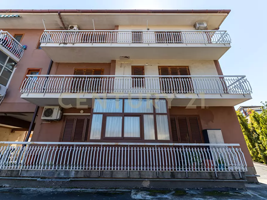 Immagine 31 di Trilocale in vendita  in Via Nazionale a Aci Castello