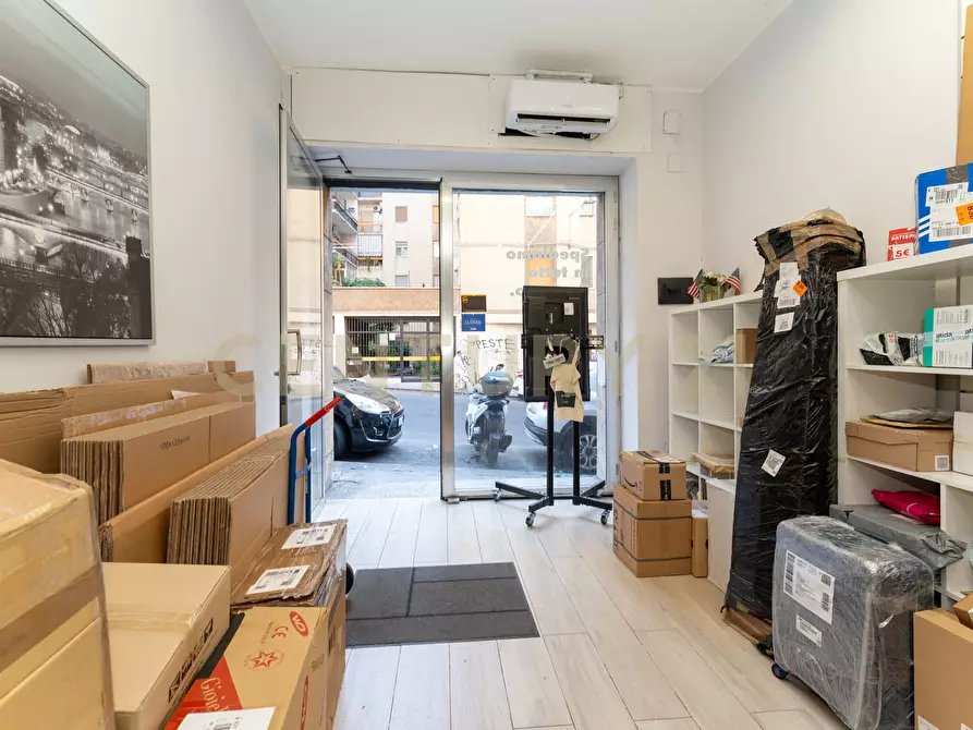 Immagine 18 di Locale commerciale in vendita  in Via Passo Gravina 81c a Catania