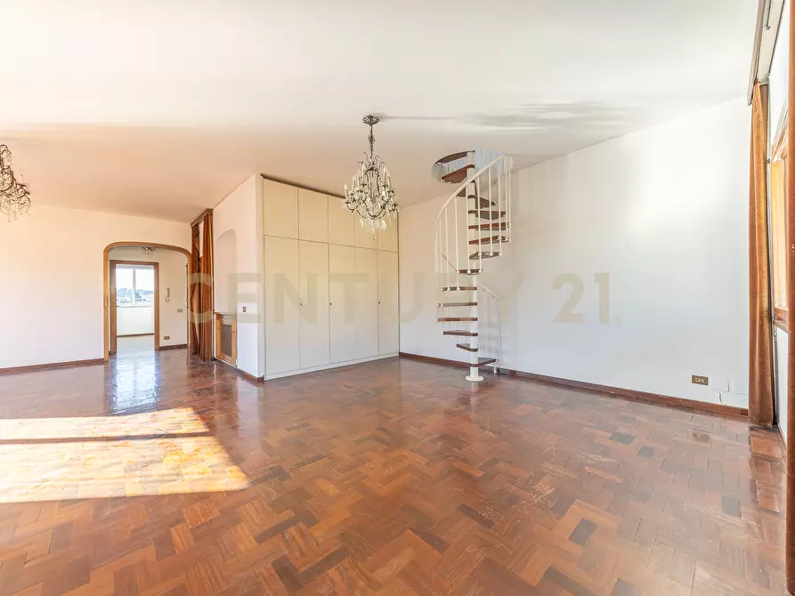 Immagine 9 di Attico in vendita  in Via Francesco Borgatti 18 a Roma