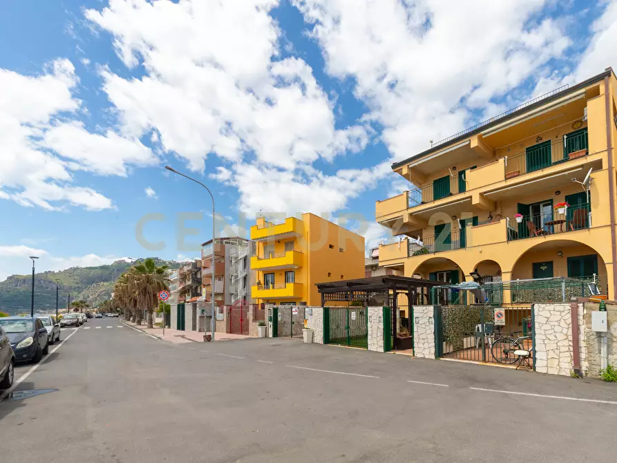 Immagine 6 di Bilocale in vendita  in Via Lungomare 2 a Sant'alessio Siculo
