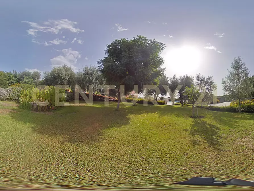 Immagine 37 di Villa in vendita  in Via Brinzio 20 a Aci Catena