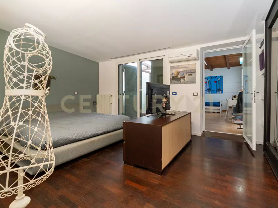 Immagine 46 di Attico in vendita  in Via Maria Gianni 85 a Catania