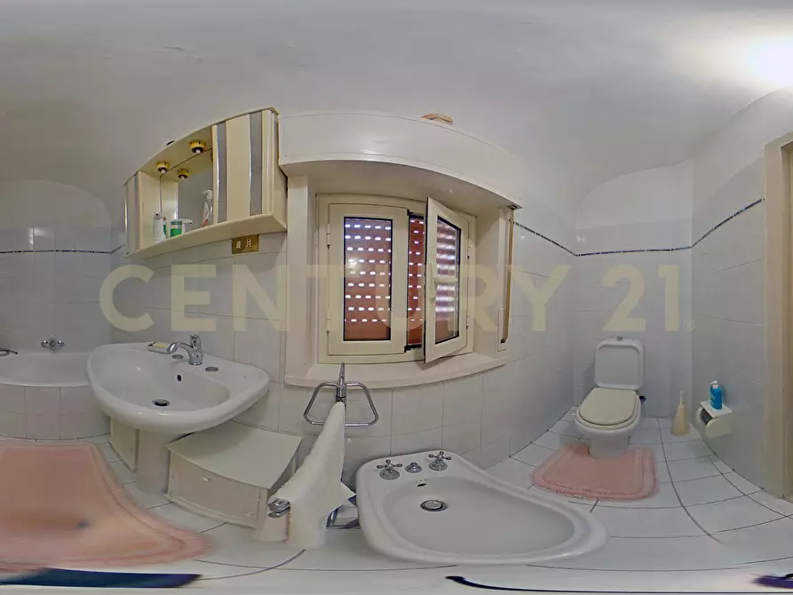 Immagine 65 di Pentalocale in vendita  in Via Antonino di Sangiuliano 185 a Catania