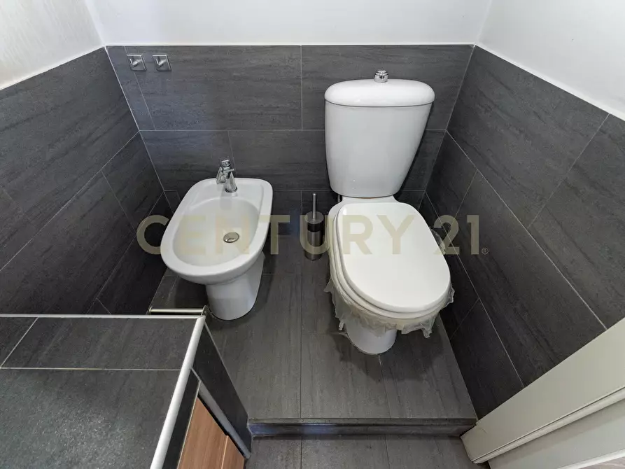 Immagine 13 di Trilocale in vendita  in Via Vittorio Emanuele Orlando 24 a Tremestieri Etneo