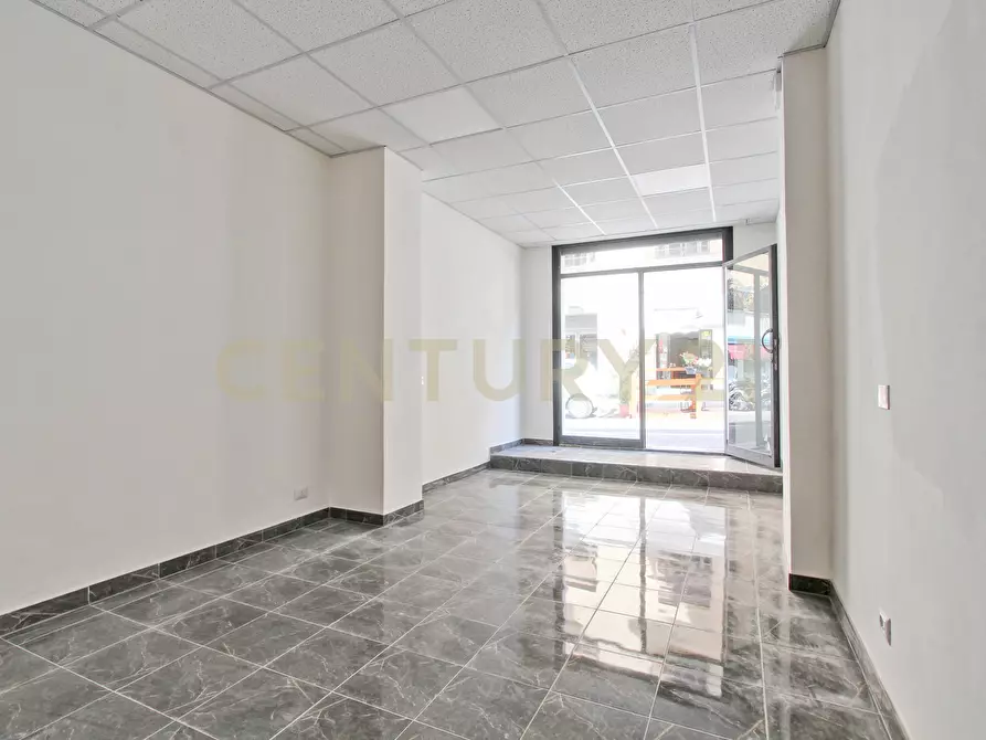 Immagine 1 di Locale commerciale in vendita  in Via Ruggero Fauro 21 a Roma