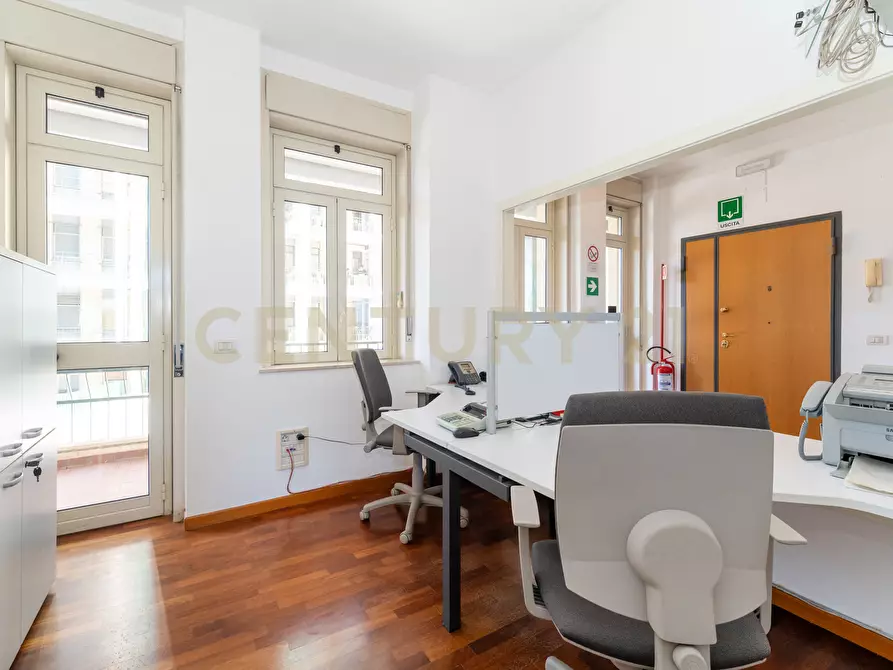 Immagine 30 di Pentalocale in vendita  in Corso Sicilia 64 a Catania