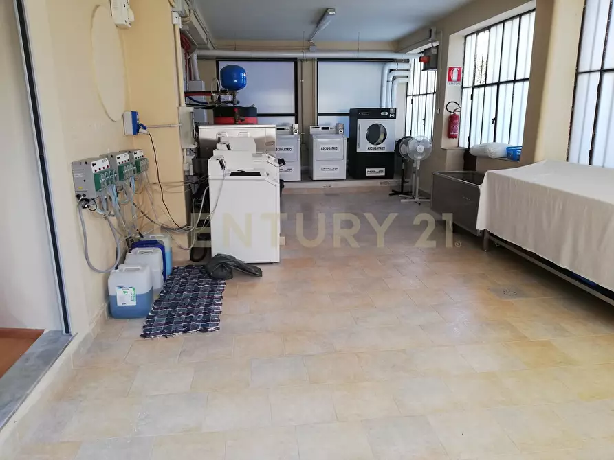 Immagine 14 di Palazzo in vendita  in Viale Regina Margherita 27 a Messina