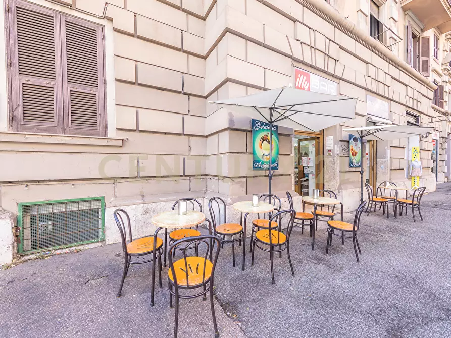 Immagine 33 di Quadrilocale in vendita  in Via Nemorense 26/28 a Roma