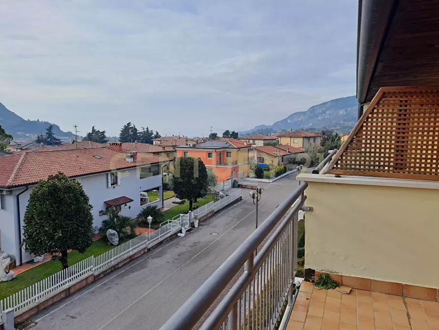 Immagine 13 di Quadrilocale in vendita  in Via Vittorio Monese 3 a Garda