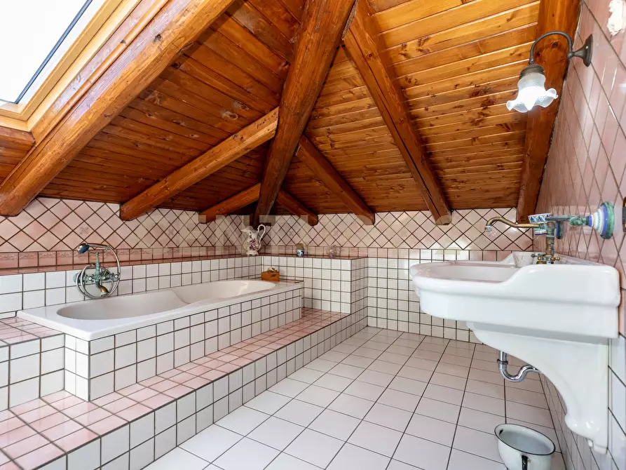 Immagine 40 di Casa indipendente in vendita  in Via Alessandria 80 a San Giovanni La Punta