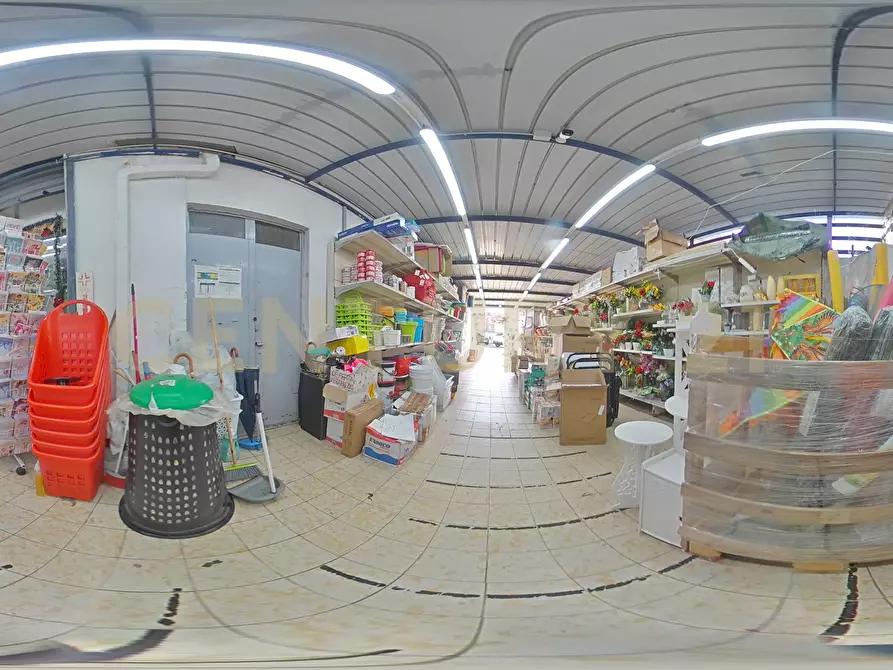 Immagine 31 di Attività commerciale in vendita  in Via Nizzeti 6 a Aci Catena