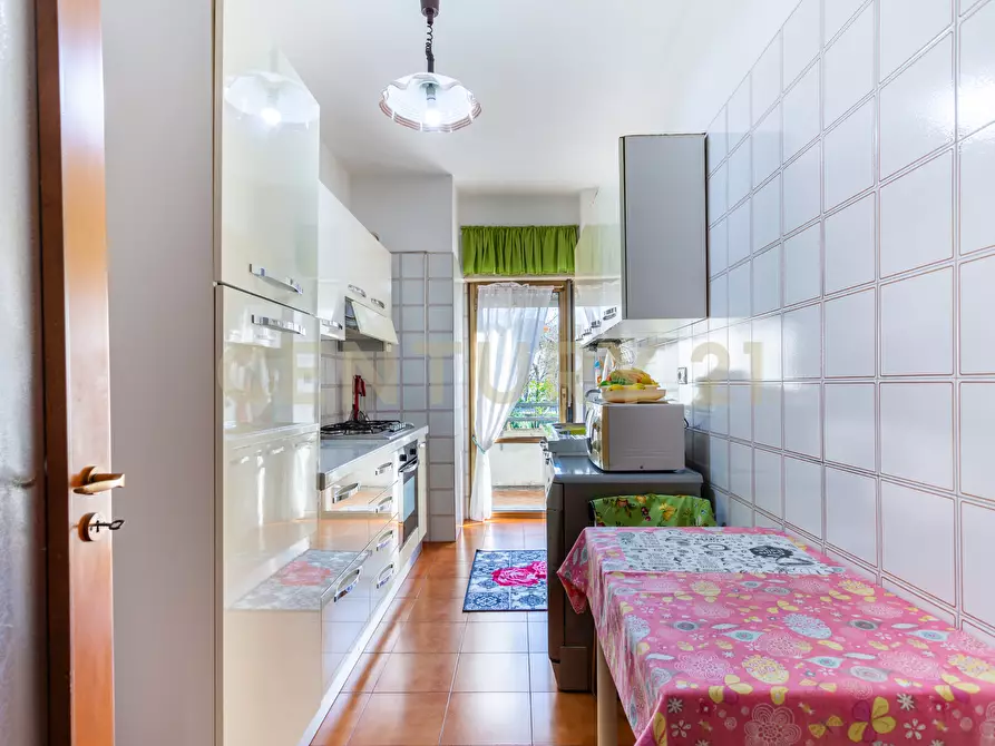 Immagine 5 di Trilocale in vendita  in Via Belforte del Chienti 25 a Roma