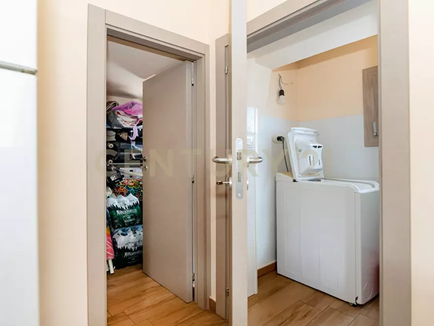 Immagine 30 di Pentalocale in vendita  in Via Recupero 38 a Catania