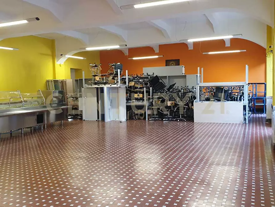 Immagine 22 di Palazzo in vendita  in Viale Regina Margherita 27 a Messina