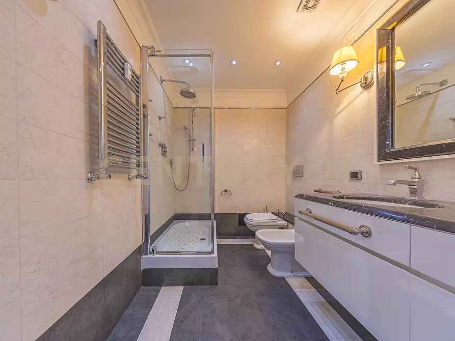 Immagine 16 di Appartamento in vendita  in Via Bevagna 68 a Roma