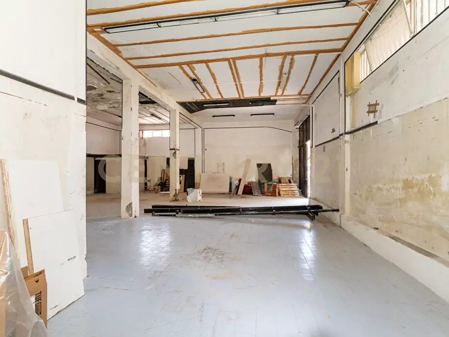 Immagine 21 di Magazzino in vendita  in Via Antonio de Curtis 27 a Misterbianco