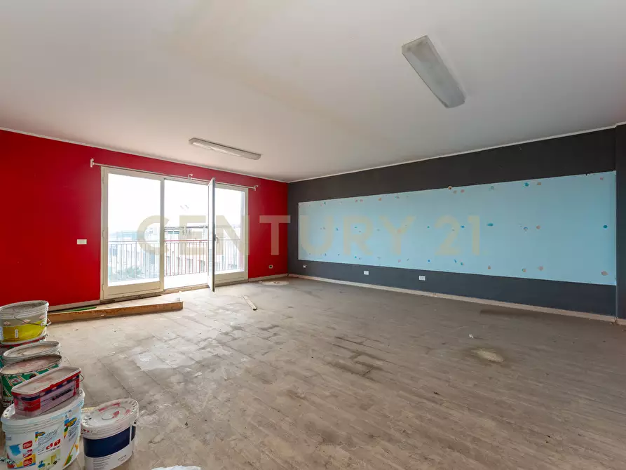 Immagine 45 di Showroom in vendita  in Via delle Scuole 1 a Aci Castello