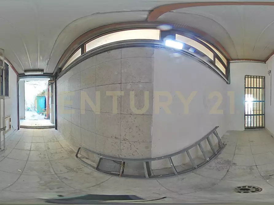 Immagine 5 di Locale commerciale in vendita  in Via Nizzeti 3 a Tremestieri Etneo