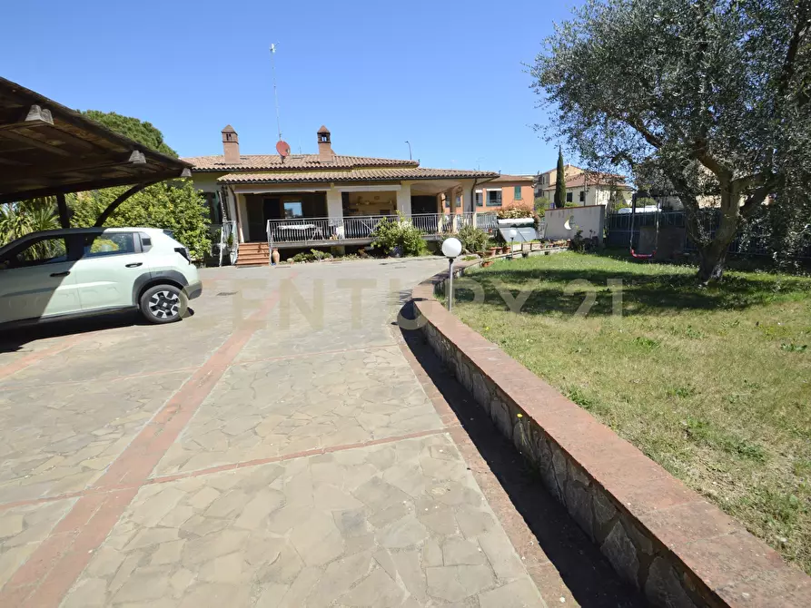Immagine 2 di Villa in vendita  a Grosseto