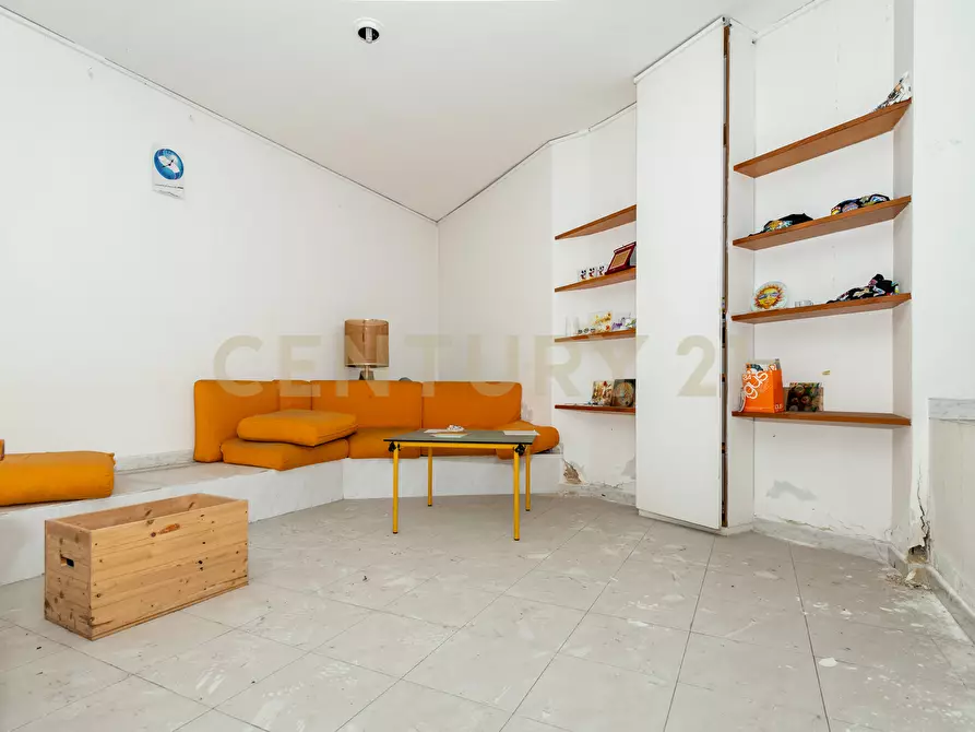 Immagine 27 di Locale commerciale in vendita  in Viale Mario Rapisardi 186 a Catania