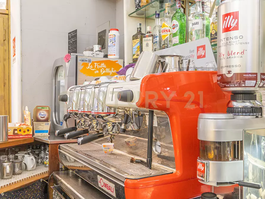 Immagine 3 di Quadrilocale in vendita  in Via Nemorense 26/28 a Roma