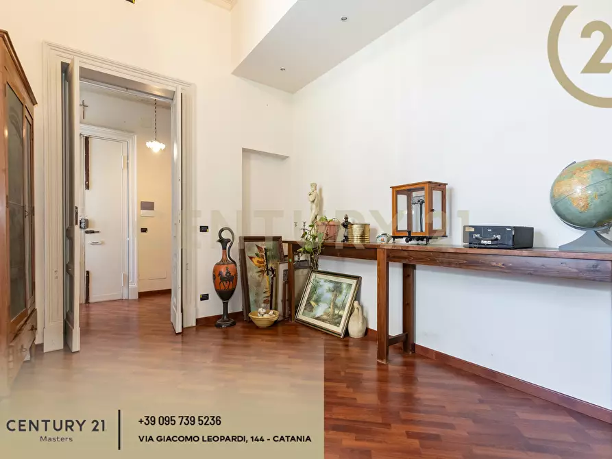 Immagine 73 di Pentalocale in vendita  in Via Etnea 196 a Catania