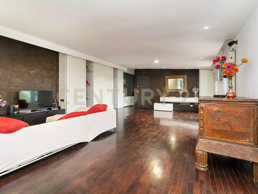 Immagine 27 di Attico in vendita  in Via Maria Gianni 85 a Catania