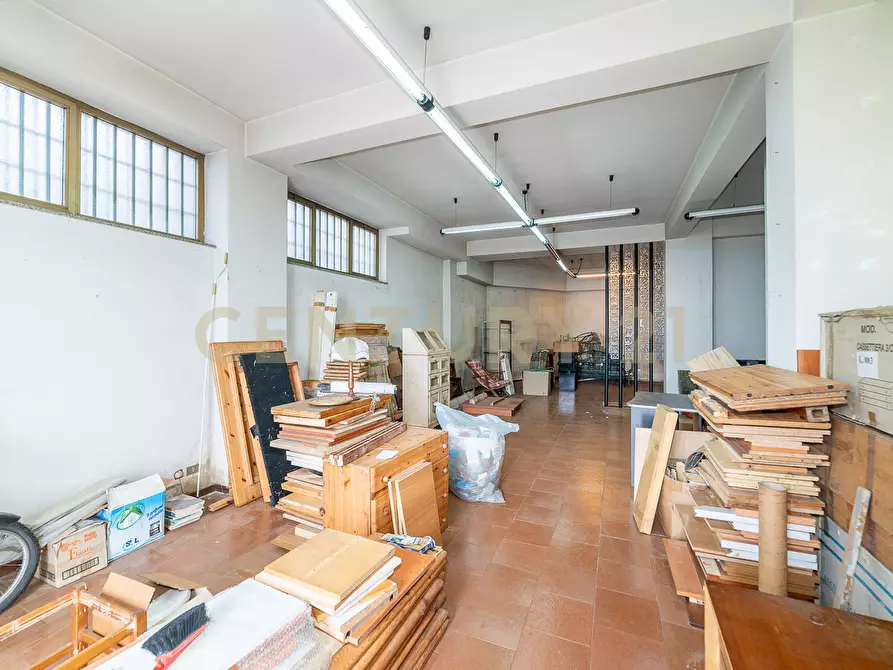 Immagine 17 di Locale commerciale in vendita  in Via Tripoli 185 a Aci Castello