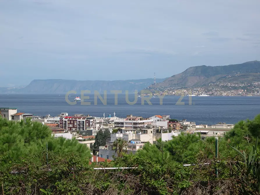 Immagine 28 di Palazzo in vendita  in Viale Regina Margherita 27 a Messina