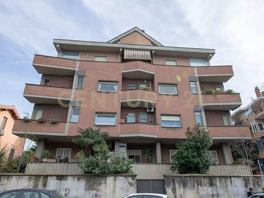 Immagine 23 di Bilocale in vendita  in Via Aurelia 301 a Roma