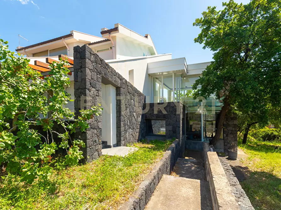 Immagine 79 di Villa in vendita  in SS284 a Adrano