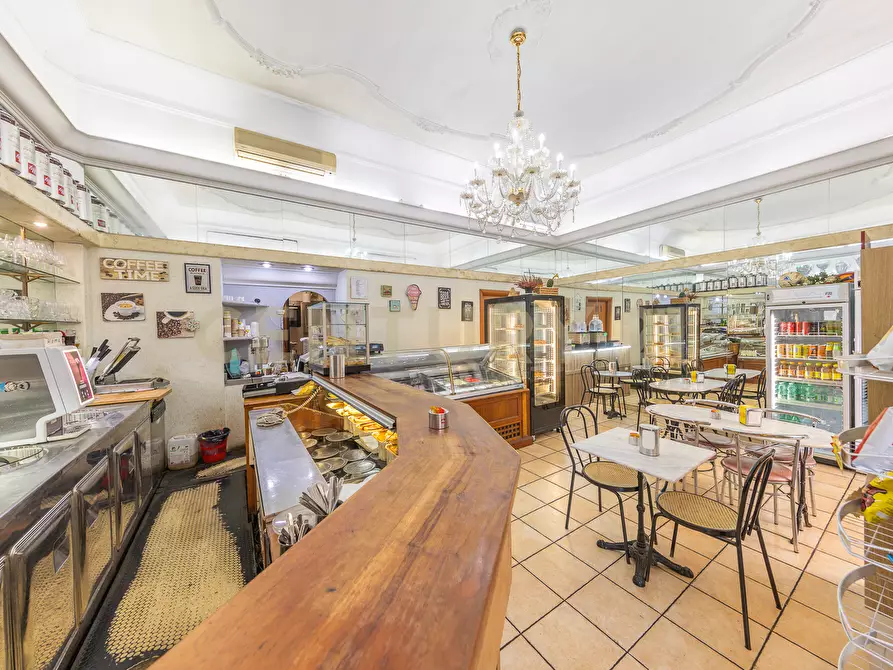 Immagine 13 di Quadrilocale in vendita  in Via Nemorense 26/28 a Roma