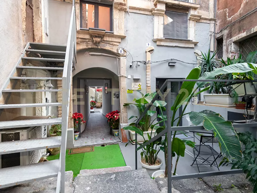 Immagine 28 di Pentalocale in vendita  in Via Alfieri 7 a Catania