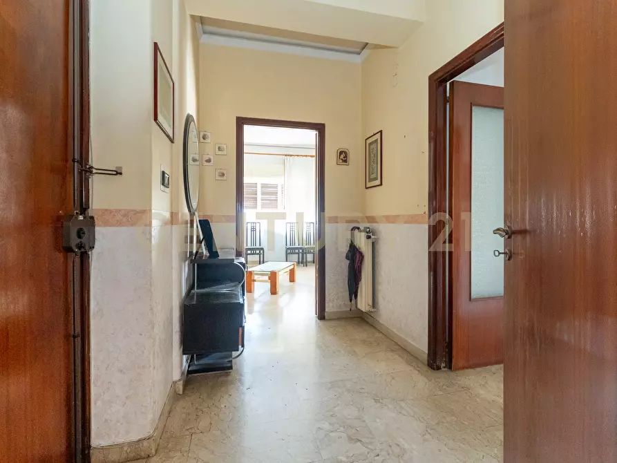 Immagine 21 di Pentalocale in vendita  in Via Fratelli Bandiera 13 a Gravina Di Catania