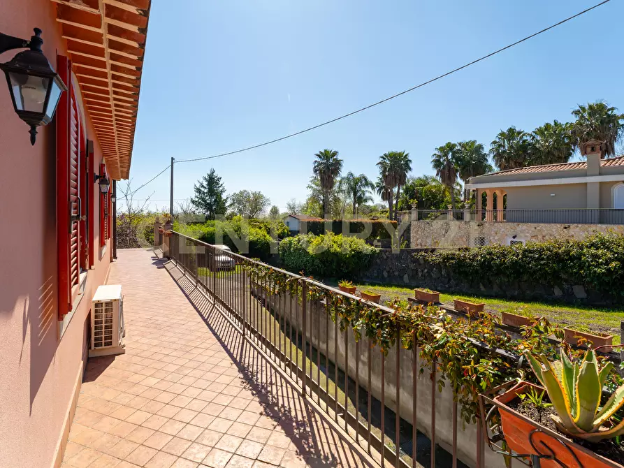 Immagine 92 di Villa in vendita  in Via Alcaloro Petrone 47 a Viagrande