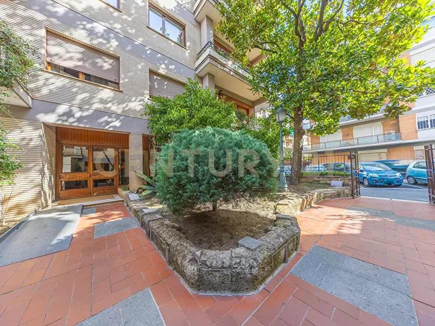 Immagine 59 di Appartamento in vendita  in Via Bevagna 68 a Roma