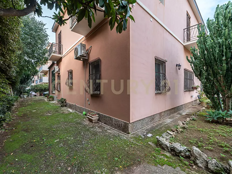 Immagine 3 di Villa in vendita  in Viale Scala Greca a Siracusa