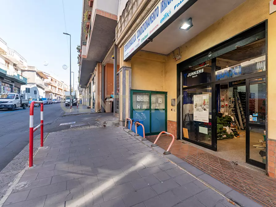 Immagine 40 di Locale commerciale in vendita  in Via Firenze 205 a Aci Castello