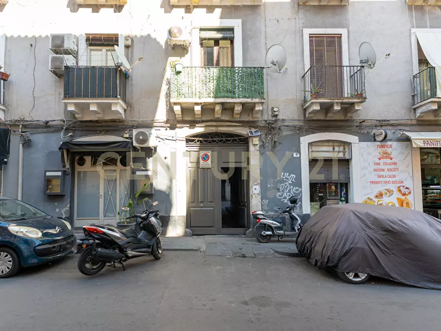 Immagine 24 di Bilocale in vendita  in Via Calì 17 a Catania