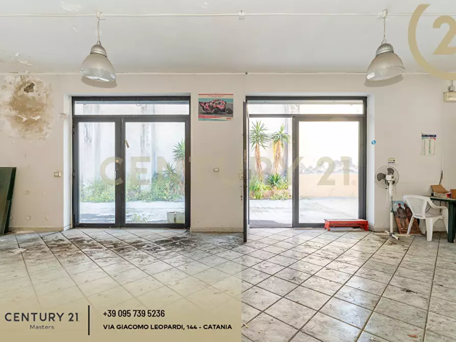 Immagine 24 di Locale commerciale in vendita  in Via Duca Degli Abruzzi 231 a Catania