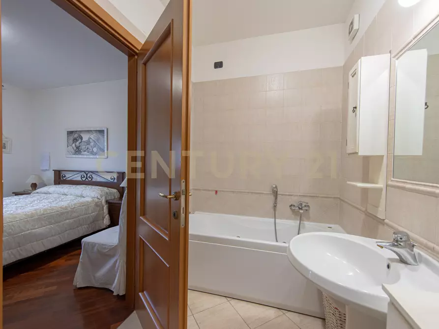 Immagine 25 di Bilocale in vendita  in Via Sandro Botticelli a Fiumicino