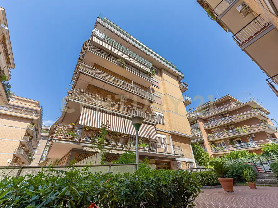 Immagine 109 di Trilocale in vendita  in Via Carlo Dossi 80 a Roma