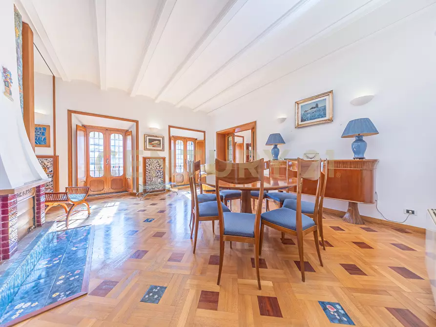 Immagine 21 di Pentalocale in vendita  in Via della Croce 71 a Roma