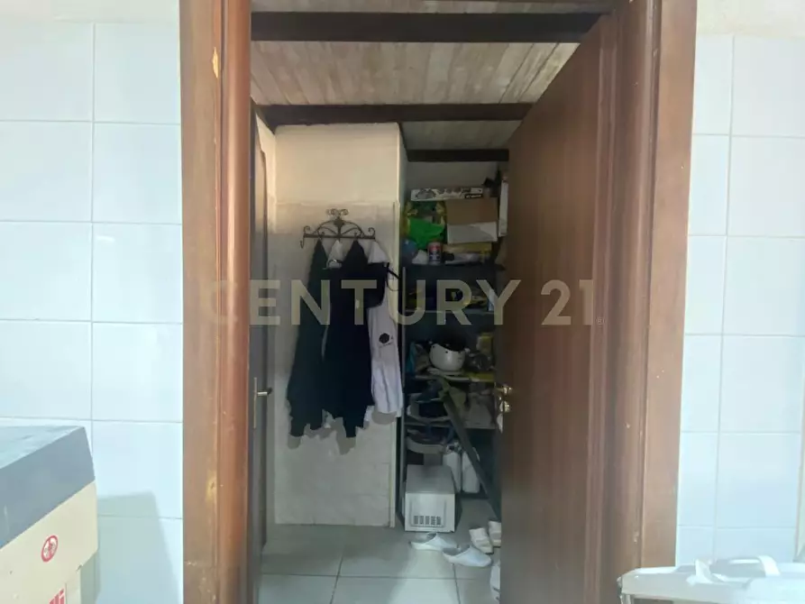 Immagine 15 di Locale commerciale in vendita  in via zia lisa 181 a Catania