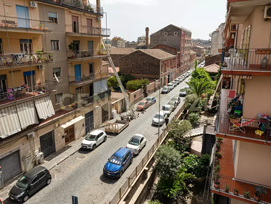 Immagine 37 di Trilocale in vendita  in Via Grasso Finocchiaro 75 a Catania
