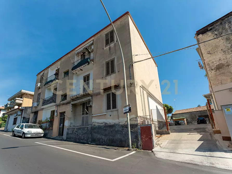 Immagine 32 di Trilocale in vendita  in Via Vittorio Emanuele Orlando 24 a Tremestieri Etneo