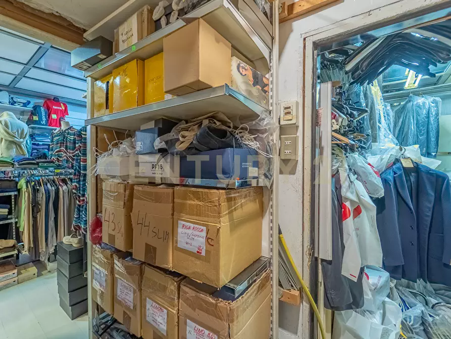 Immagine 16 di Attività commerciale in vendita  in Viale Liegi 49 a Roma