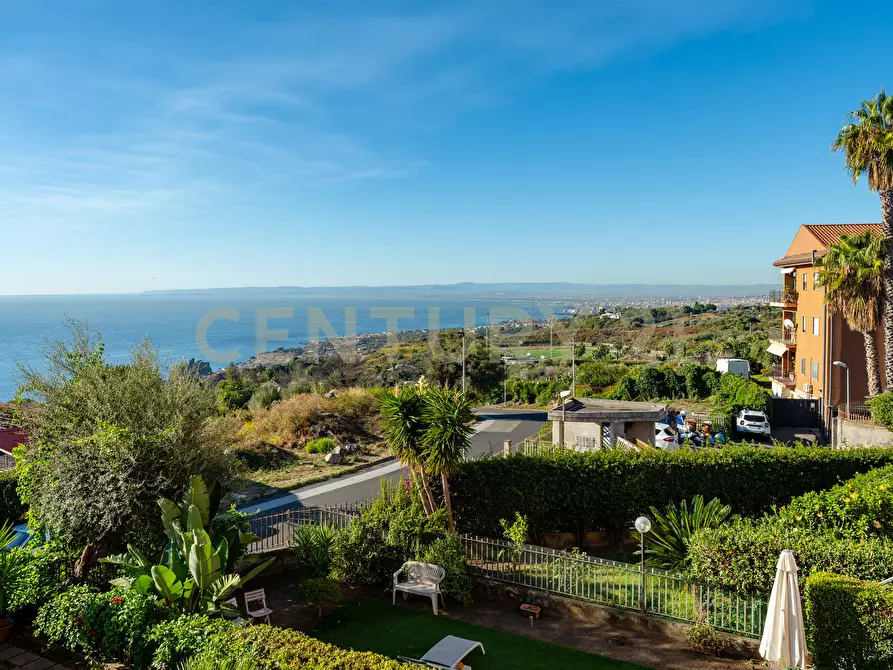 Immagine 1 di Bilocale in vendita  in Via dei Ciclopi 160 a Aci Catena