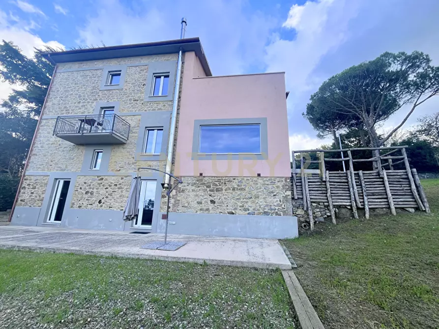 Immagine 5 di Villa in vendita  in Piazza Barbana 35 a Scansano